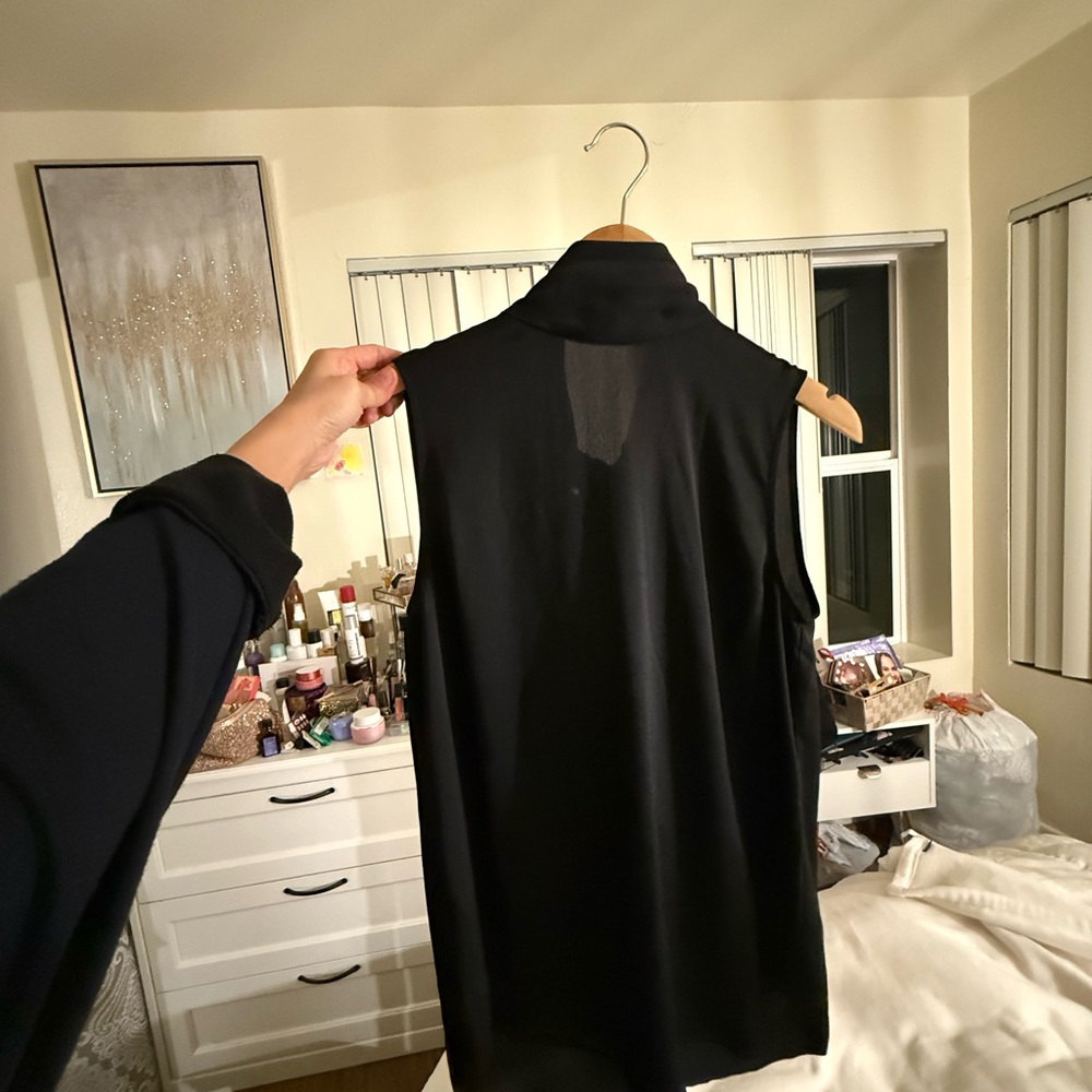 Chic Black Sleeveless Top